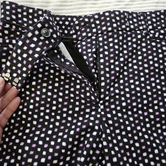 White House Black Market Polka Dot Women's Shorts. Size 4 - Picture 2 of 9